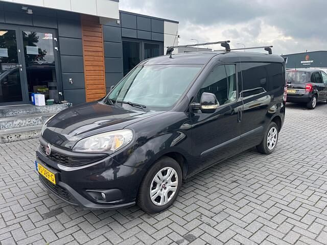 Zwart Gebruikt 2015 Fiat Doblò MPV | € 3.400 (Iets duurder) - Afbeelding 1/4