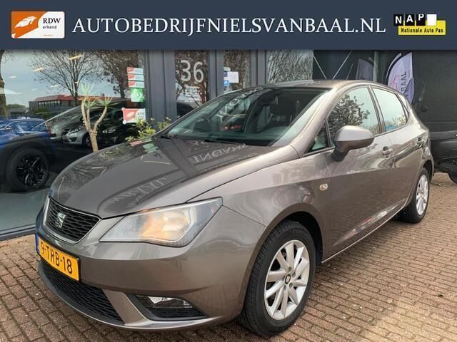 Grijs, metallic lak Gebruikt 2015 Seat Ibiza SC Reference Hatchback | € 8.950 - Afbeelding 1/4
