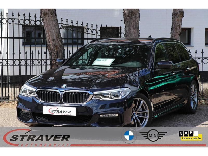 Zwart, metallic lak Gebruikt 2018 BMW 520 Executive Stationwagen | € 23.750 (Eerlijke prijs) - Afbeelding 1/4