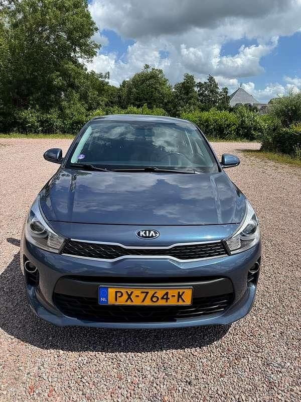 Blauw Occasion 2017 Kia Rio Hatchback | € 7.500 (Eerlijke prijs) - Afbeelding 1/4