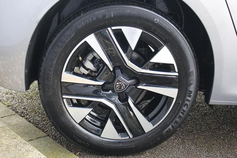 Occasion Peugeot 208 Allure 2024 Grijs Hatchback