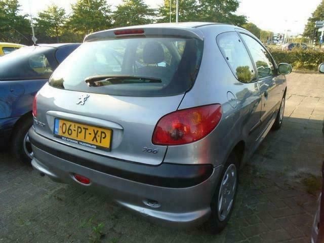 Occasion Peugeot 206 69 PK (50 kW) 2000 Zilver Hatchback