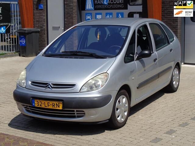 Grijs Gebruikt 2003 Citroën Xsara Picasso MPV | € 1.450 (Eerlijke prijs) - Afbeelding 1/4