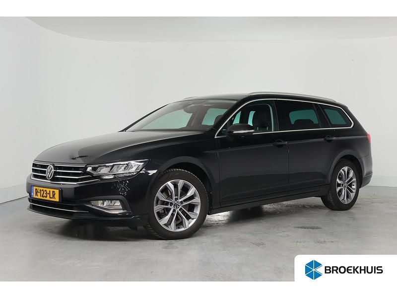 Zwart Gebruikt 2022 VW Passat Business Stationwagen | € 27.095 (Eerlijke prijs) - Afbeelding 1/4
