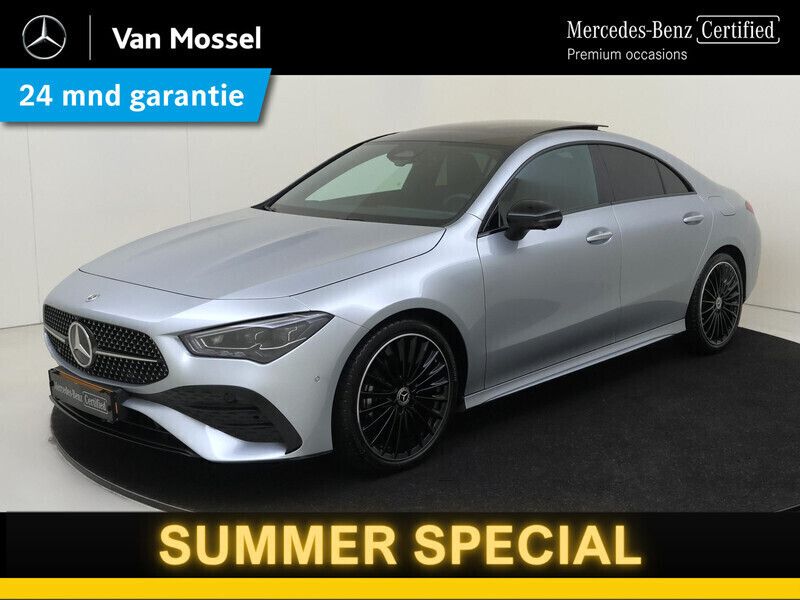 Grijs Gebruikt 2024 Mercedes CLA180 AMG line Plus Sedan | € 42.445 (Duur) - Afbeelding 1/4