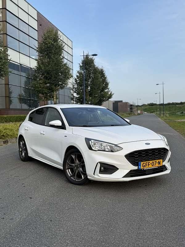 Wit Gebruikt 2020 Ford Focus ST-Line Hatchback | € 18.399 (Eerlijke prijs) - Afbeelding 1/4
