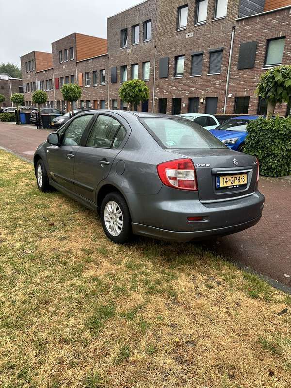 Grijs Gebruikt 2008 Suzuki SX4 Exclusive Sedan | € 3.400 (Goede deal) - Afbeelding 1/4