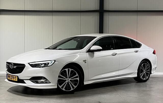 Wit Gebruikt 2017 Opel Insignia OPC Hatchback | € 13.800 (Eerlijke prijs) - Afbeelding 1/4
