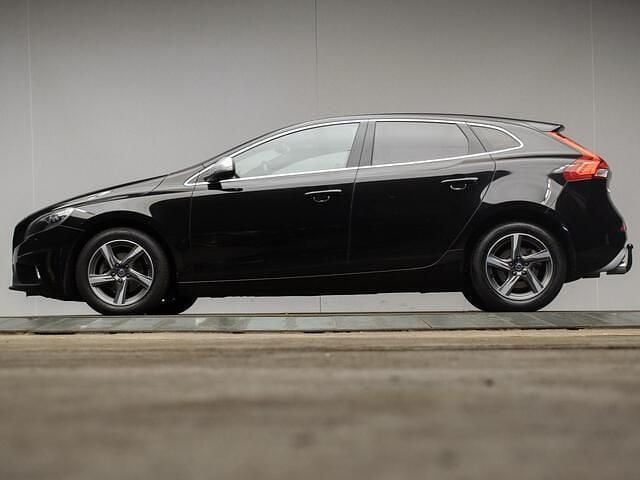 Zwart Gebruikt 2015 Volvo V40 Business Edition Hatchback | € 6.945 (Eerlijke prijs) - Afbeelding 1/4