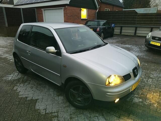 Grijs (metallic) Occasion 2002 Seat Arosa Hatchback | € 2.499 (Eerlijke prijs) - Afbeelding 1/4