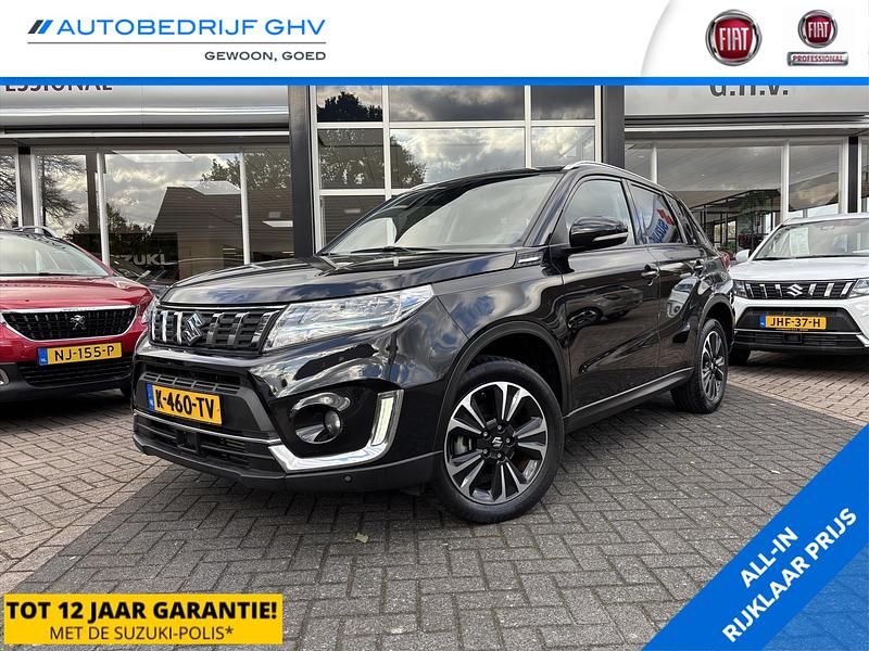 Zwart Gebruikt 2021 Suzuki Vitara Style SUV | € 25.450 (Iets duurder) - Afbeelding 1/4