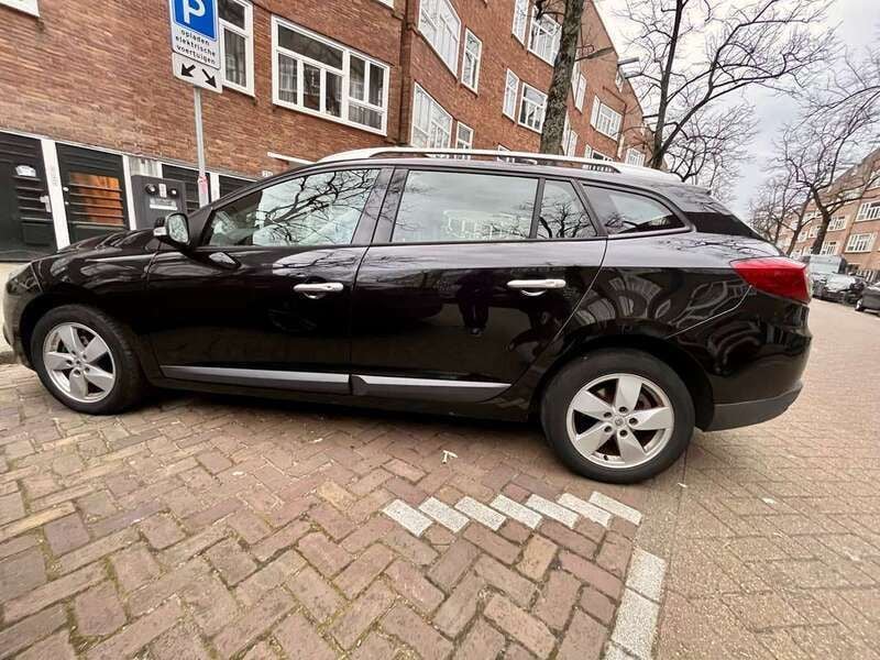 Zwart Gebruikt 2011 Renault Mégane GrandTour Dynamique Stationwagen | € 3.100 (Eerlijke prijs) - Afbeelding 1/4