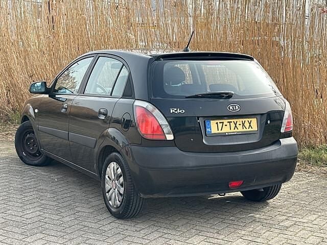 Occasion Kia Rio 97 PK (71 kW) 2007 Zwart Hatchback
