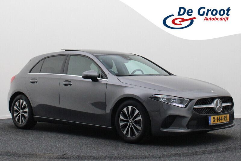 Grijs Gebruikt 2019 Mercedes A180 Premium Hatchback | € 21.950 (Eerlijke prijs) - Afbeelding 1/4