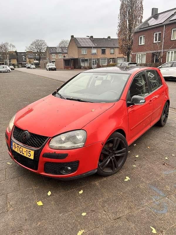 Rood Gebruikt 2007 VW Golf V Trendline Hatchback | € 1.500 (Super prijs) - Afbeelding 1/4