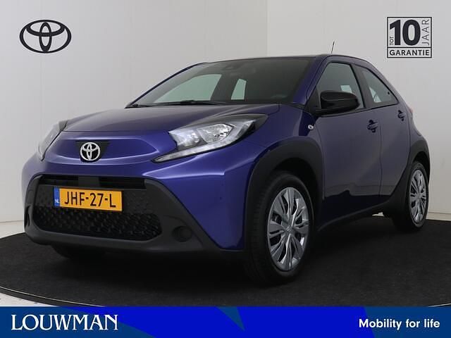 Blauw Nieuw 2025 Toyota Aygo Play Hatchback | € 22.450 (Eerlijke prijs) - Afbeelding 1/4