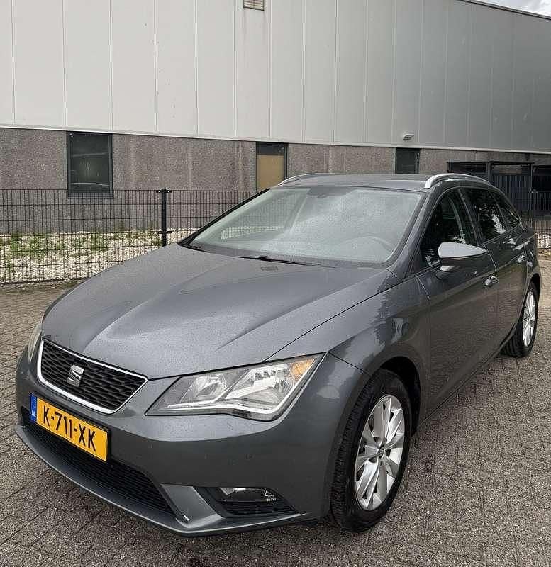 Grijs Gebruikt 2014 Seat Leon ST Stationwagen | € 5.995 (Goede deal) - Afbeelding 1/4