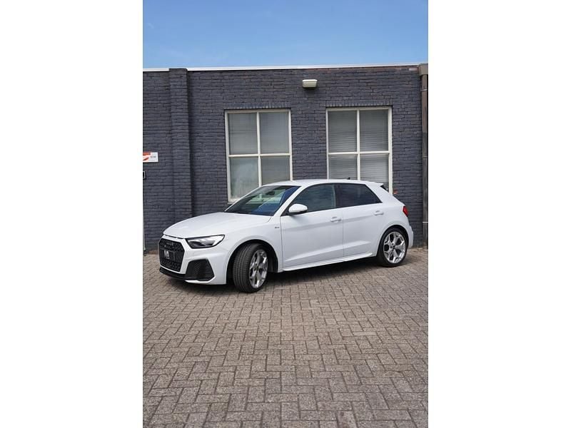Wit Gebruikt 2022 Audi A1 Hatchback | € 22.850 (Super prijs) - Afbeelding 1/4