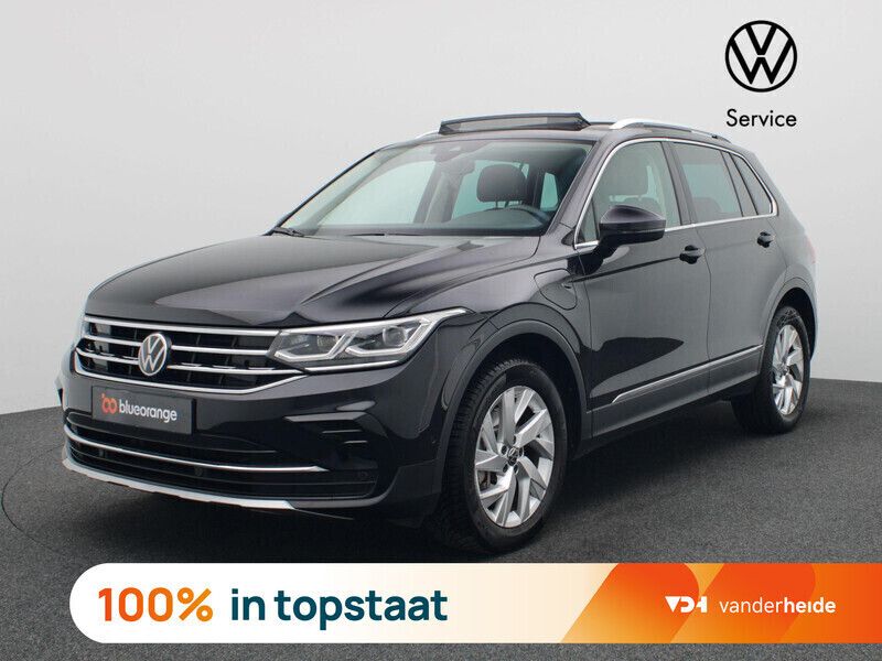 Zwart Gebruikt 2023 VW Tiguan Elegance SUV | € 38.900 - Afbeelding 1/3
