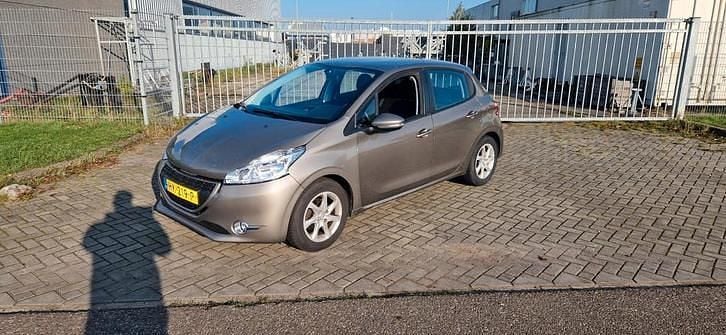 Gebruikt 2015 Peugeot 208 Hatchback | € 3.250 (Super prijs) - Afbeelding 1/4