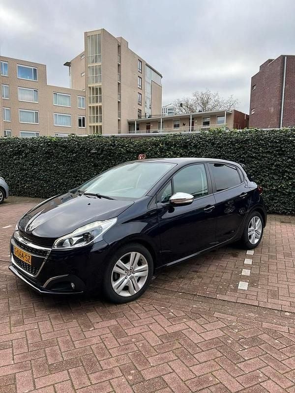Occasion 2019 Peugeot 208 Signature Sky Hatchback | € 8.600 (Goede deal) - Afbeelding 1/4
