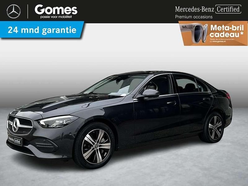 Grijs, metallic lak Gebruikt 2023 Mercedes C300e Luxury Sedan | € 41.950 (Super prijs) - Afbeelding 1/4