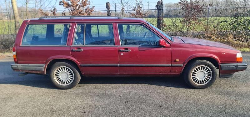 Rood Occasion 1996 Volvo 940 Stationwagen | € 1.500 - Afbeelding 1/4