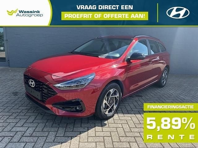 Rood Nieuw 2025 Hyundai i30 Comfort Stationwagen | € 34.391 (Eerlijke prijs) - Afbeelding 1/4