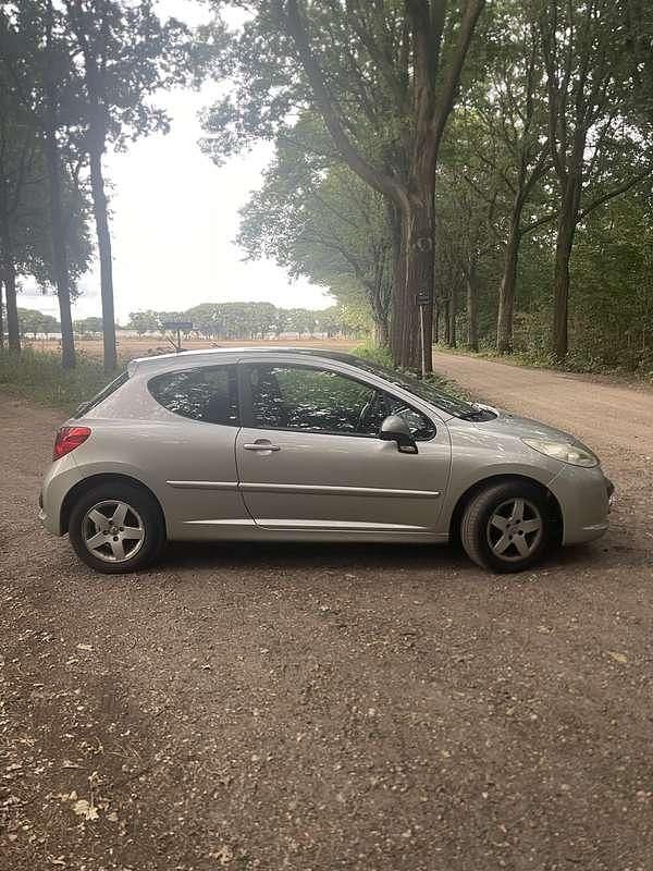 Grijs Gebruikt 2006 Peugeot 207 Hatchback | € 2.000 (Iets duurder) - Afbeelding 1/4