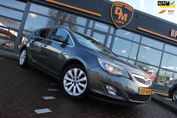 Grijs Occasion 2011 Opel Astra Sport Stationwagen | € 4.199 (Eerlijke prijs) - Afbeelding 1/4