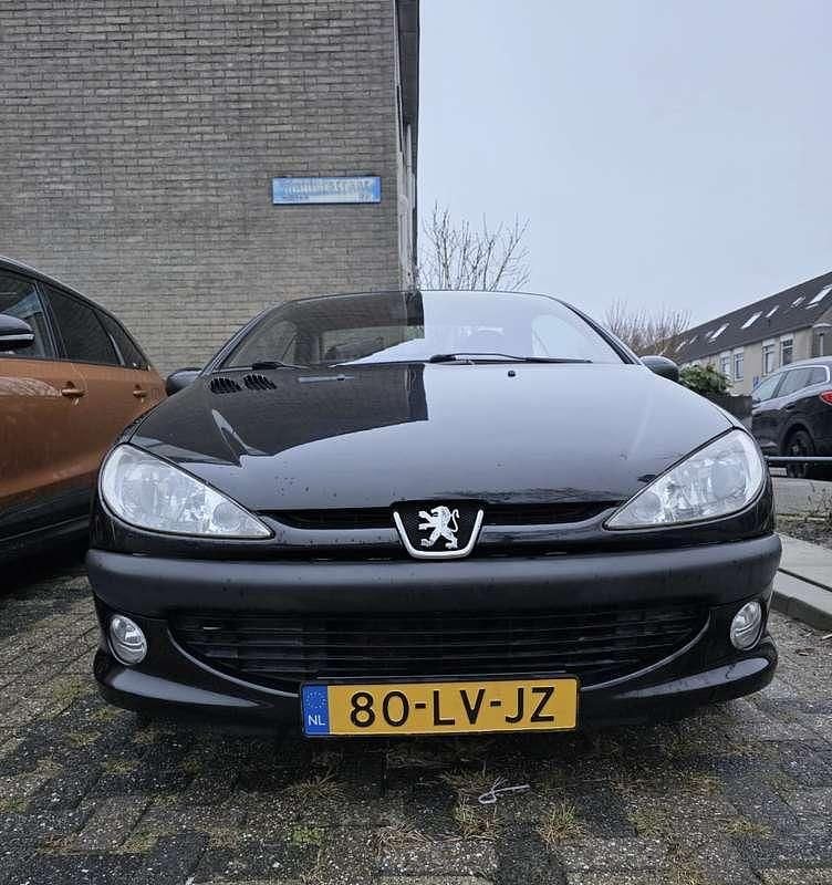 Occasion Peugeot 206 109 PK (80 kW) 2003 Zwart Cabriolet