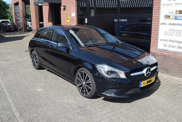 Zwart Gebruikt 2015 Mercedes 180 Ambition Sedan | € 16.950 (Goede deal) - Afbeelding 1/4
