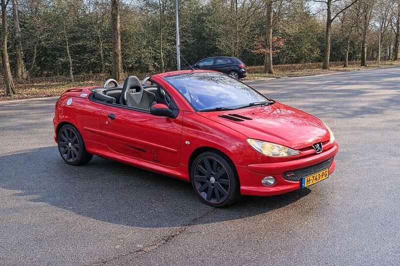 Occasion Peugeot 206 109 PK (80 kW) 2006 Rood Cabriolet
