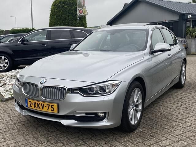 Grijs Gebruikt 2013 BMW 316 Sport Line Sedan | € 15.950 (Eerlijke prijs) - Afbeelding 1/4