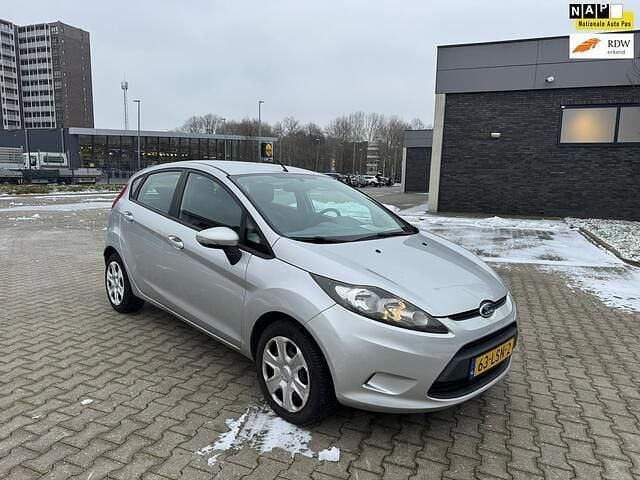 Grijs (metallic) Gebruikt 2010 Ford Fiesta Limited Hatchback | € 4.950 (Goede deal) - Afbeelding 1/4