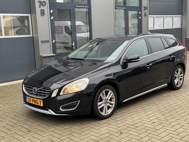 Zwart Occasion 2011 Volvo V60 Momentum Stationwagen | € 4.950 (Goede deal) - Afbeelding 1/4