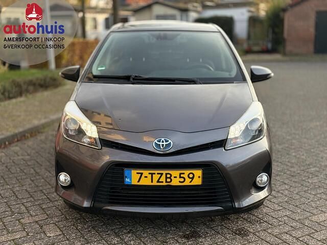 Occasion Toyota Yaris 75 PK (55 kW) 2013 Grijs Hatchback