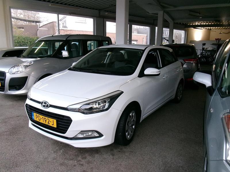 Wit Occasion 2017 Hyundai i20 Comfort Hatchback | € 6.950 (Goede deal) - Afbeelding 1/4