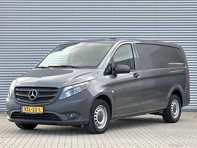 Grijs Gebruikt 2019 Mercedes Vito MPV | € 18.950 (Goede deal) - Afbeelding 1/4