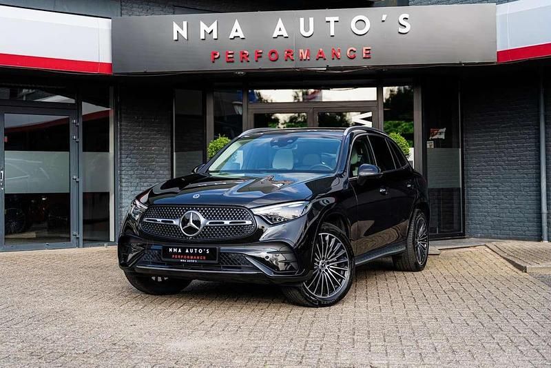 Zwart Gebruikt 2022 Mercedes GLC300e AMG line SUV | € 64.950 - Afbeelding 1/4