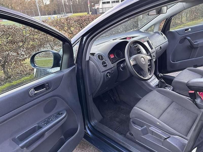Occasion 2005 VW Golf Comfortline Sedan | € 1.800 (Super prijs) - Afbeelding 1/4