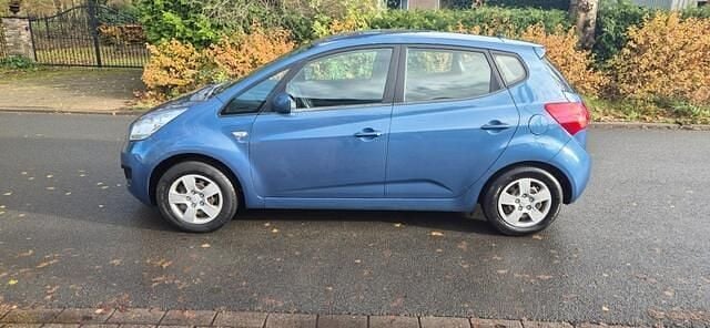 Blauw (metallic) Gebruikt 2012 Kia Venga Comfort Hatchback | € 6.750 (Eerlijke prijs) - Afbeelding 1/4