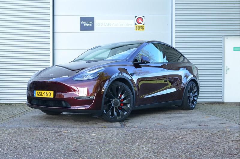 Rood Gebruikt 2024 Tesla Model Y Performance SUV | € 49.999 - Afbeelding 1/4