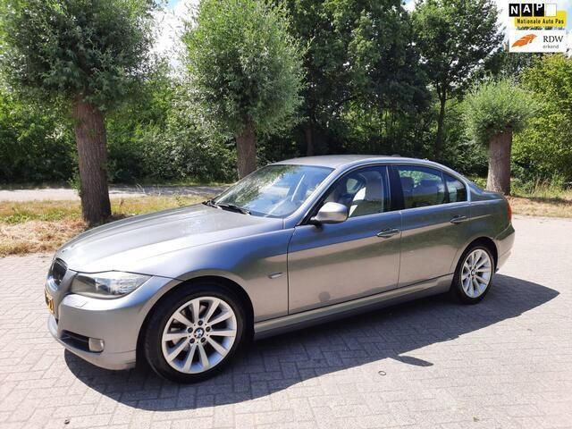 Grijs Gebruikt 2010 BMW 320 Sedan | € 4.999 (Goede deal) - Afbeelding 1/4