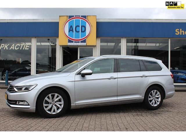 Grijs Occasion 2017 VW Passat Comfortline Stationwagen | € 11.500 (Goede deal) - Afbeelding 1/4