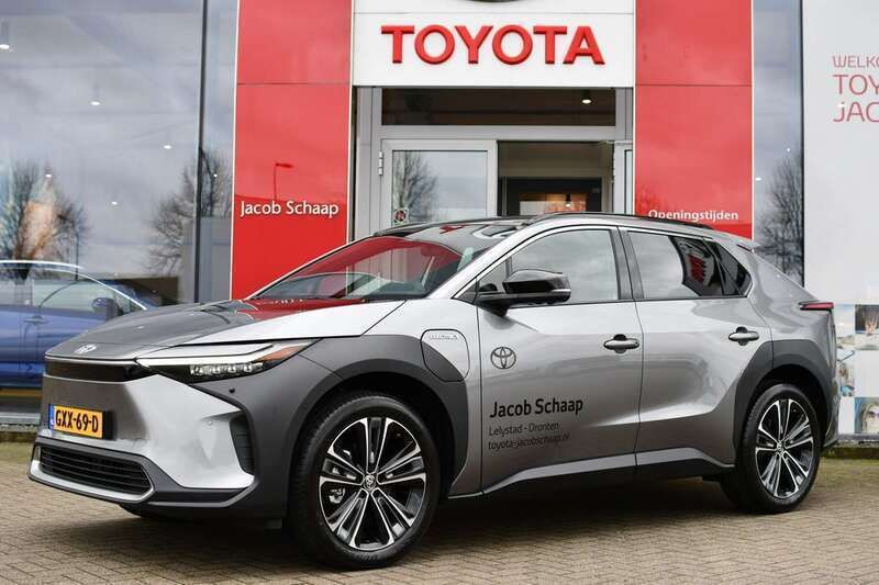 Grijs Nieuw 2024 Toyota bZ4X Premium SUV | € 51.999 (Iets duurder) - Afbeelding 1/4