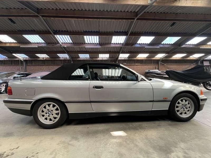Zilver Gebruikt 1997 BMW 318 Cabriolet Executive Cabriolet | € 9.500 - Afbeelding 1/4