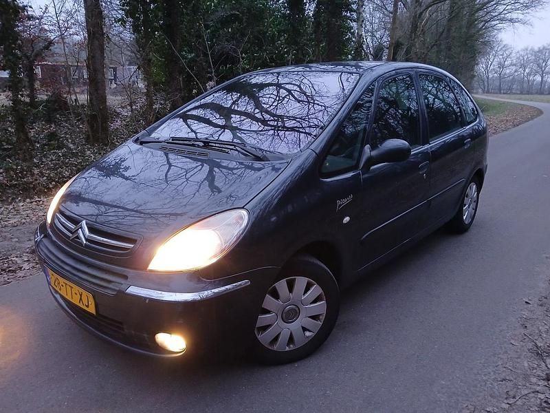 Grijs Occasion 2006 Citroën Xsara Picasso MPV | € 1.750 (Eerlijke prijs) - Afbeelding 1/4