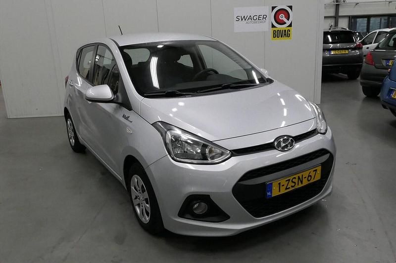 Grijs Gebruikt 2015 Hyundai i10 Comfort Hatchback | € 5.495 (Goede deal) - Afbeelding 1/4