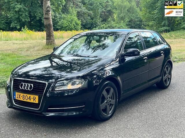 Zwart Gebruikt 2012 Audi A3 Sportback Attraction Hatchback | € 5.990 (Goede deal) - Afbeelding 1/4